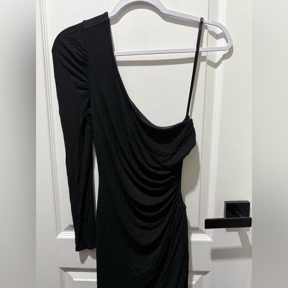 Karshians BEBE Goddess Cocktail Party Fitted One Sleeve Dress - Picture 6 of 12